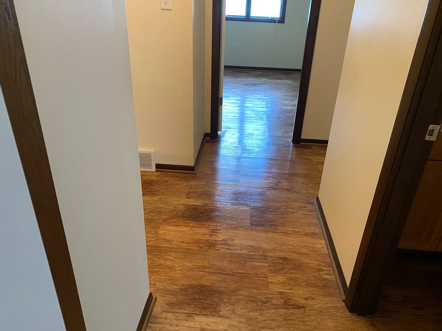3 bed, 2.5 bath, 1300 sqft, $1,700 — Photo 4