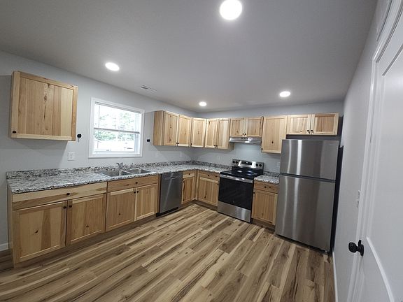 5th image of 221 Siebenman St