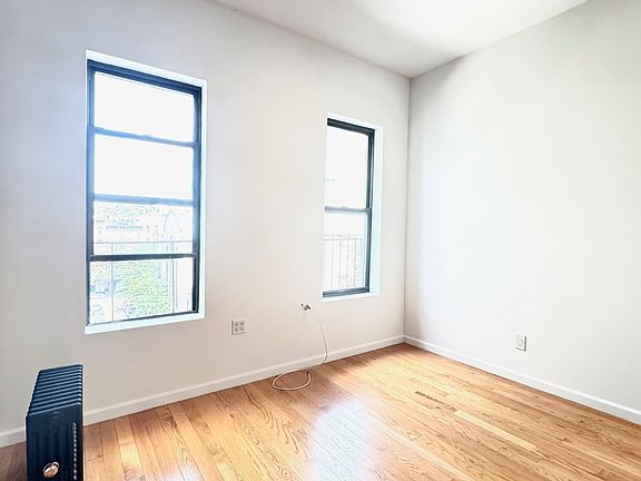 2nd image of 206 E 6th St APT 15
