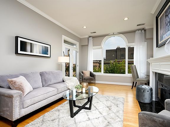4th image of 3204 N Paulina St #4N