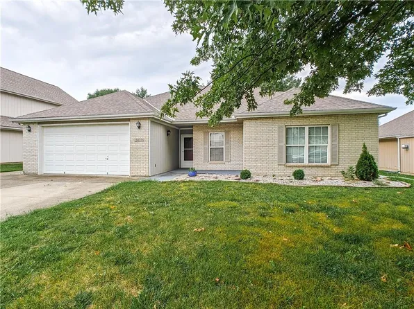 2425 NE Old Paint Rd, Lees Summit, MO 64086