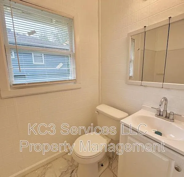2215 E 81st St — Photo 12