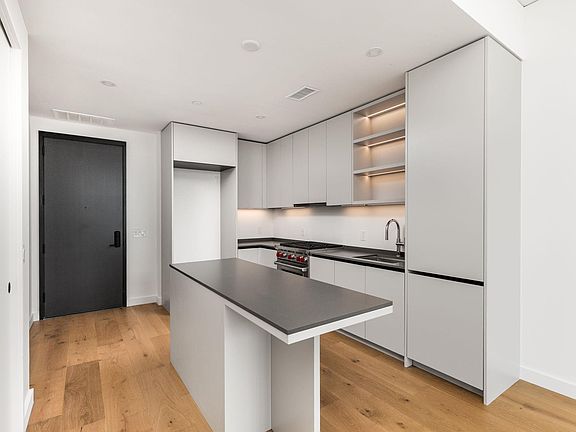 5th image of 610 Davis St #3009