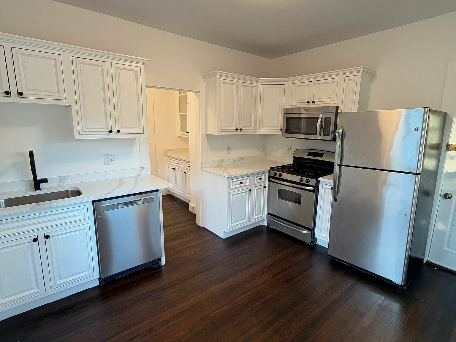 3 bed, 1200 sqft, $3,800 — Photo 2
