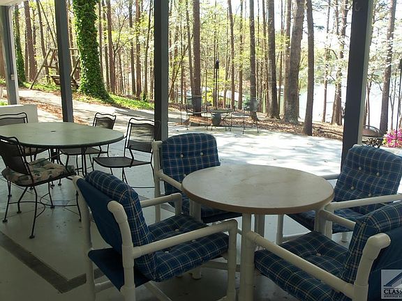 4th image of 157 Woodrow Ln