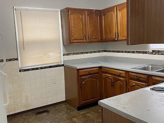 5th image of 6339 Stratford Ave