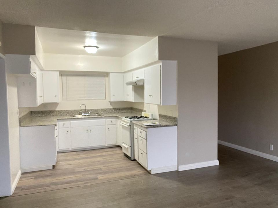 1st image of 225 Palmetto Dr APT 9