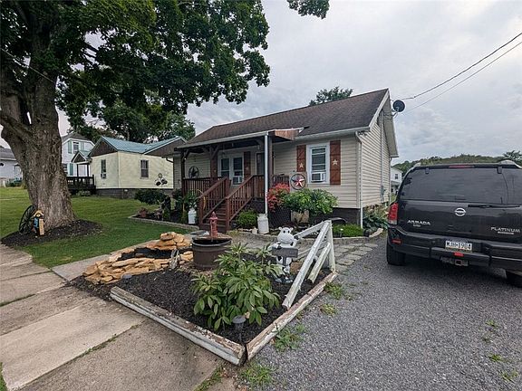 3rd image of 324 Madison St