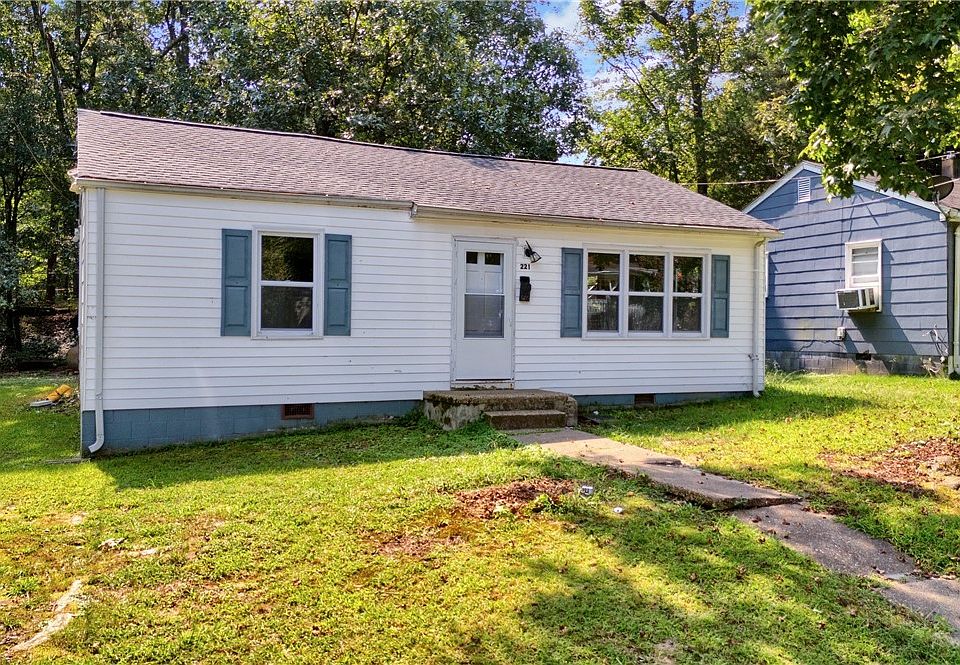 1st image of 221 N Elm Ave