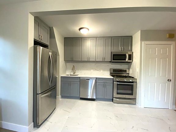 4th image of 201 Ascan Ave #2