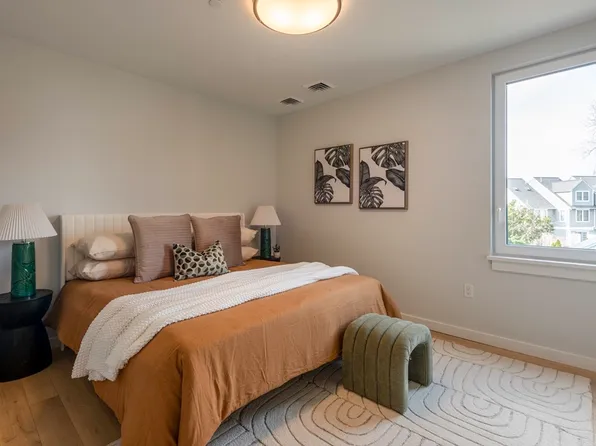 71 Bow St #402, Somerville, MA 02143