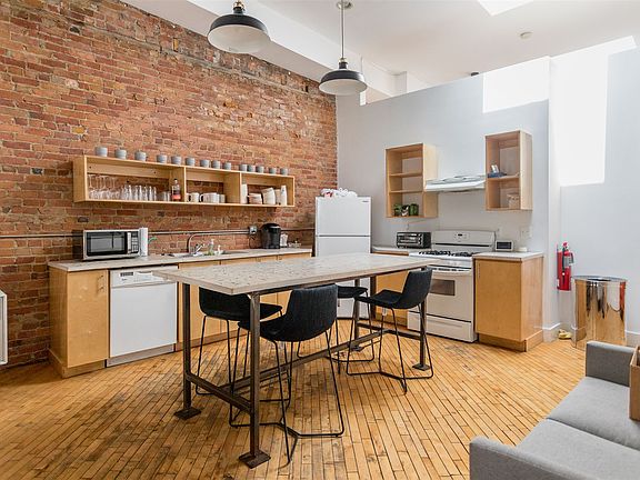 2140MichiganAve-104