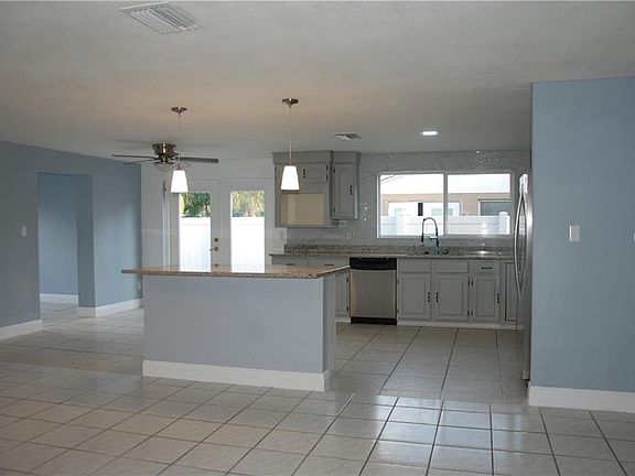 3rd image of 7207 Riverwood Blvd