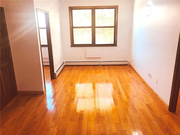 4th image of 2533 Ocean Ave #2D