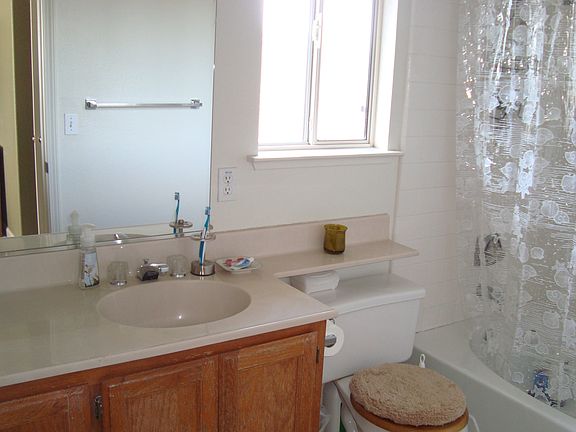 2nd image of 402 Samantha Pl