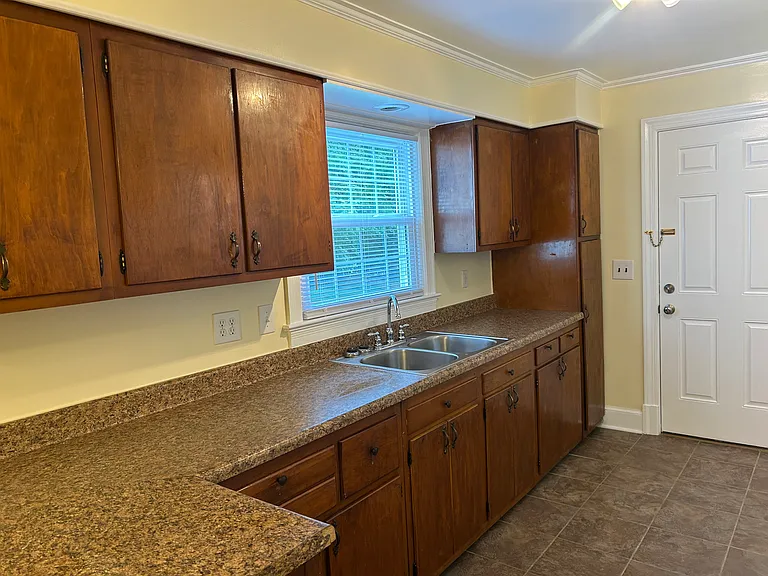 603 Longwood Ave #A — Photo 7