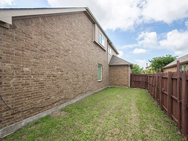 917 Swan Ridge Dr — Photo 23