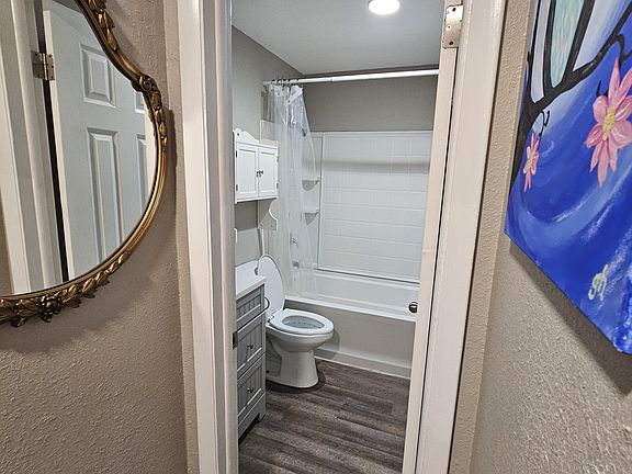 5th image of 545 Oxford Ave