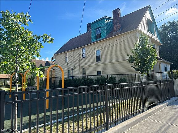 3rd image of 3041 Meyer Ave