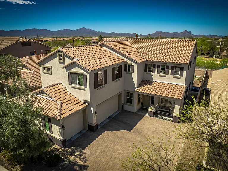 8479 N Gaetano Loop — Photo 1