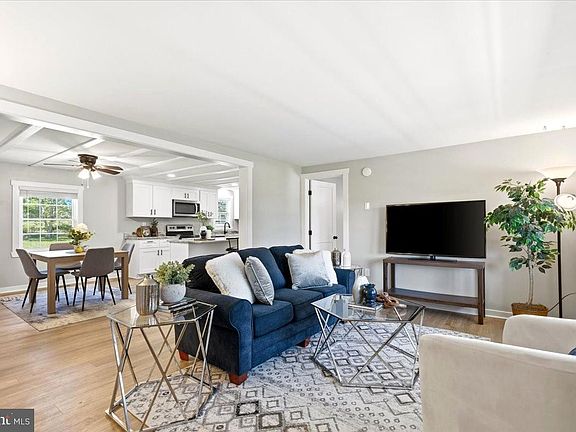3rd image of 45676 Rutherford Blvd