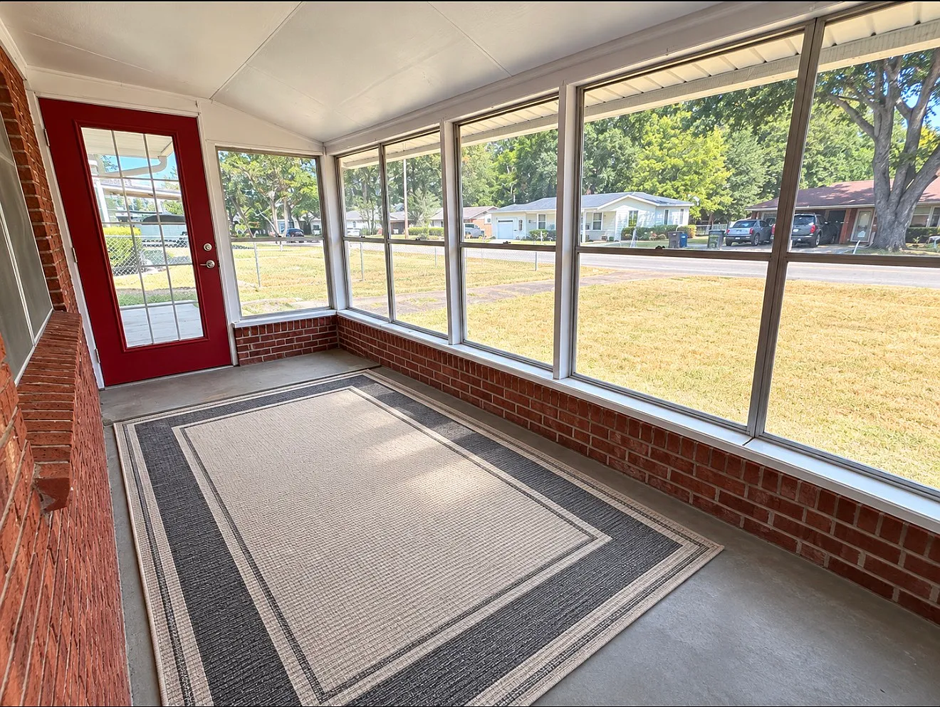 3 bed, 1332 sqft, $1,795 — Photo 2