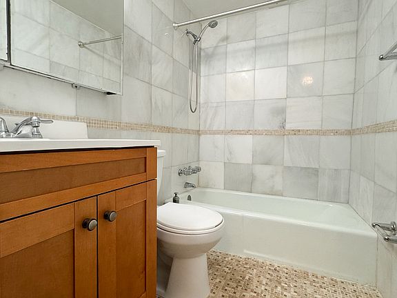 5th image of 2429 43rd St