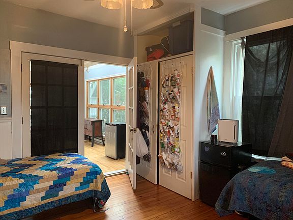 5th image of 2244 Forest Ave