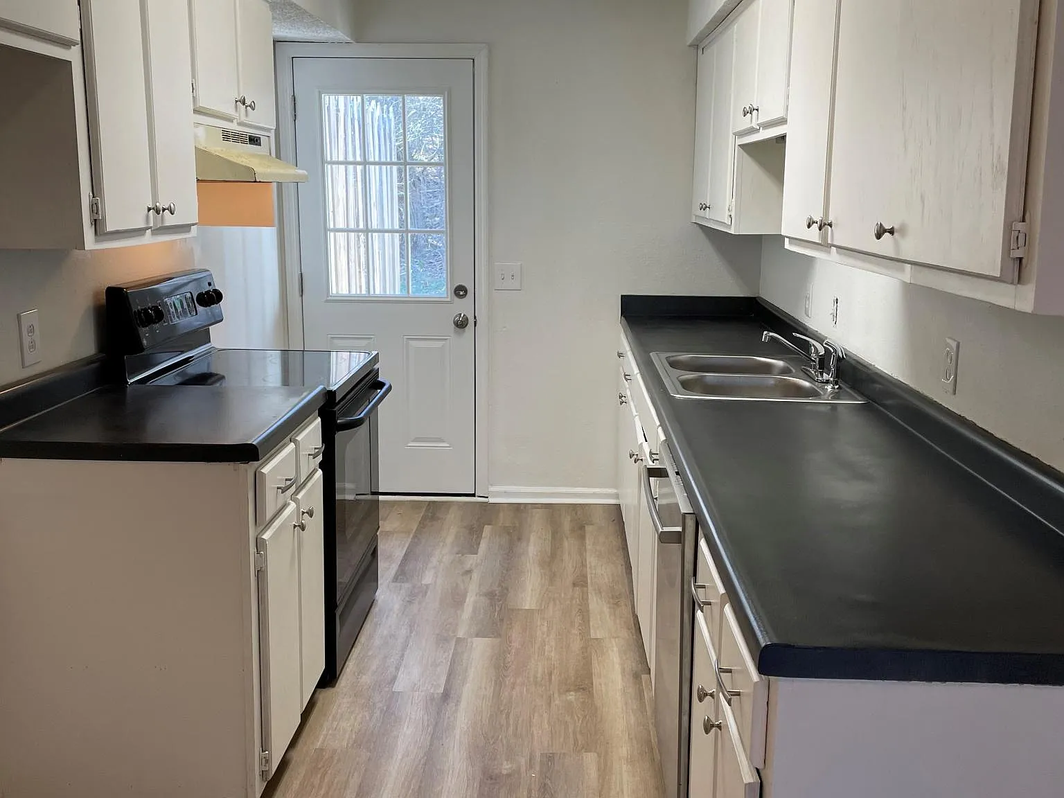 3 bed, 1032 sqft, $1,295 — Photo 3