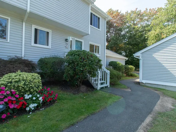 302 Field Point Road #302, Branford, CT 06405
