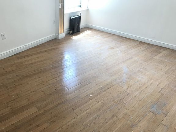2nd image of 2025 Regent Pl APT C5