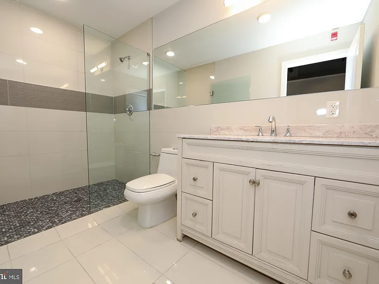 1822 E Glenwood Ave #101 — Photo 8
