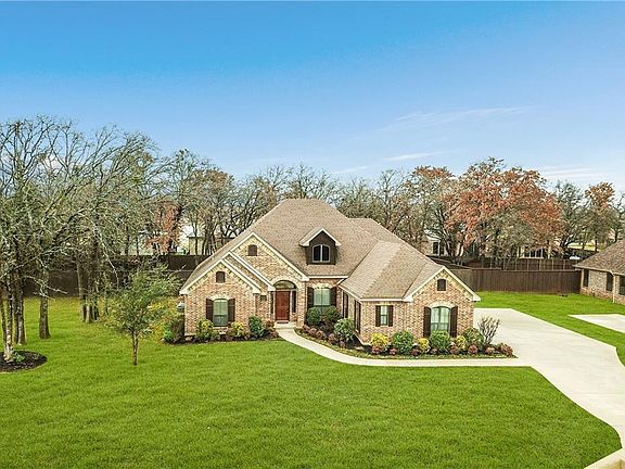 2nd image of 109 Live Oak Dr