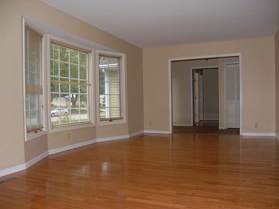 3rd image of 2172 Riverwood Dr