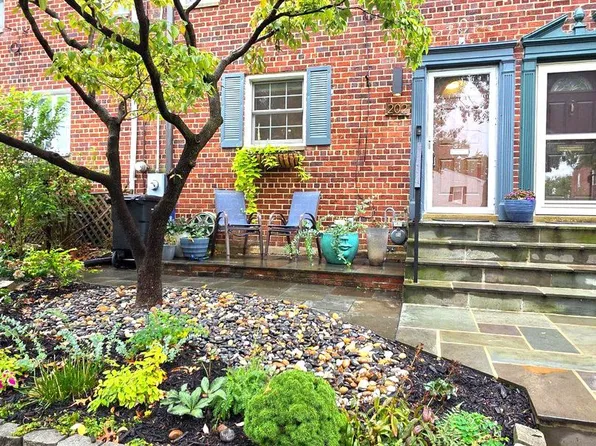 202 Gentry Ave, Alexandria, VA 22305