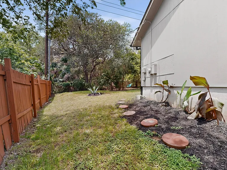 3403 Burliegh Cv — Photo 23