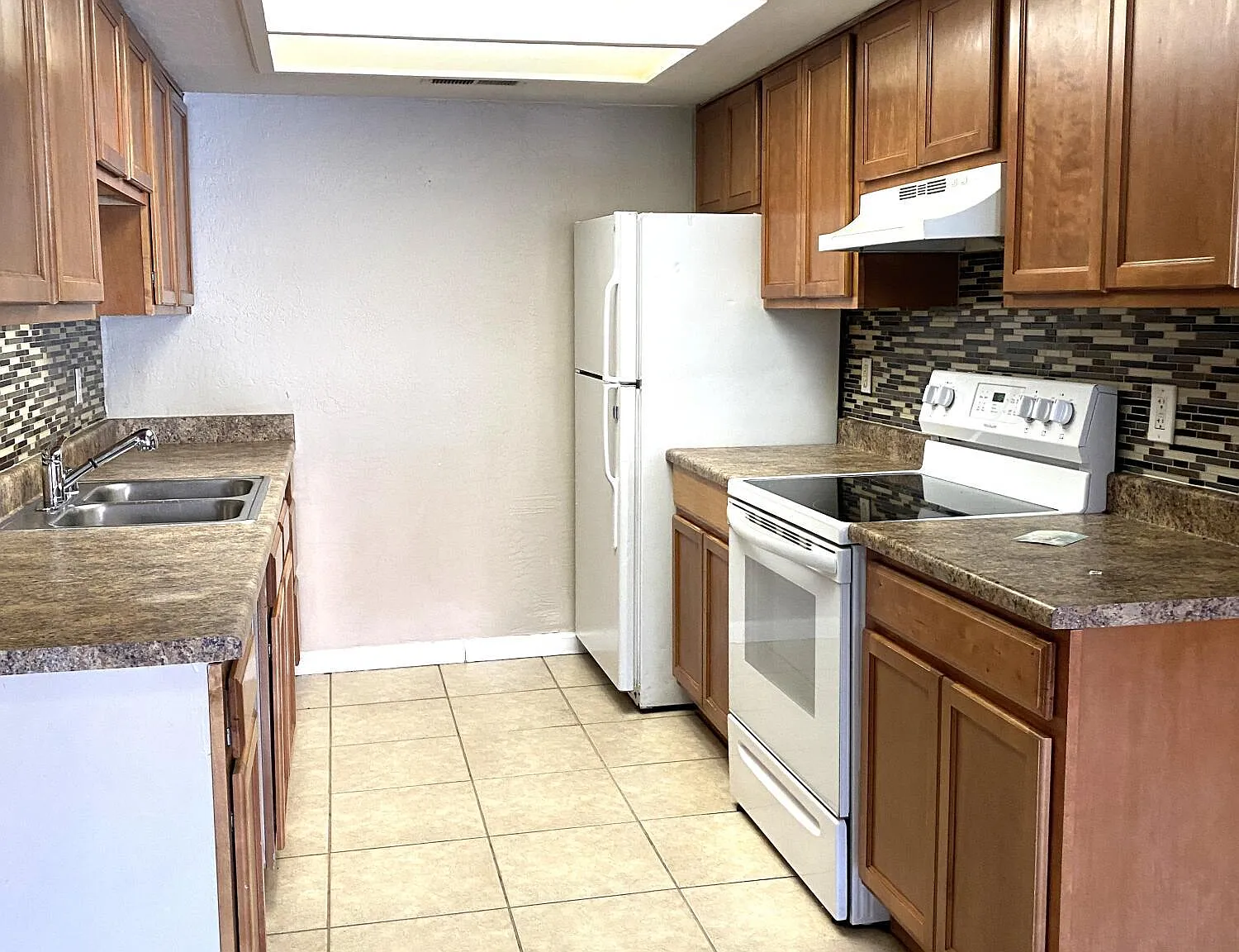 3 bed, 2.0 bath, 1136 sqft, $1,300 — Photo 3
