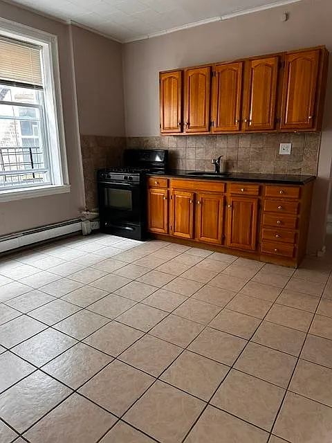2 bed, 1.0 bath, $2,000 — Photo 4