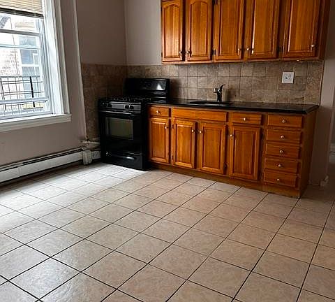4th image of 35-37 E 19th St