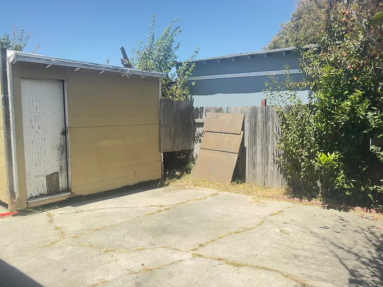2527 Rheem Ave — Photo 9