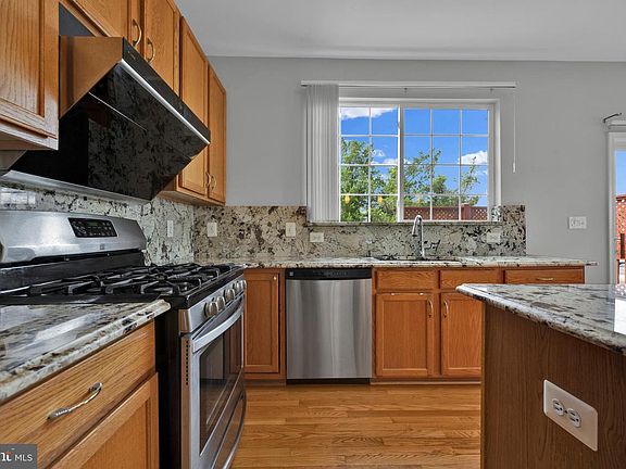 3rd image of 6350 Regal Oak Dr