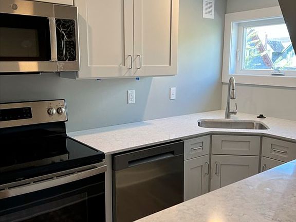 5th image of 1008 Elmwood Ave #5