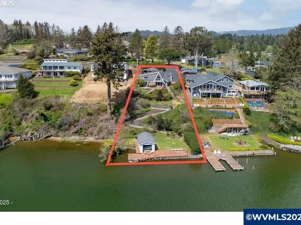 4304 NE 42nd St, Neotsu, OR 97364
