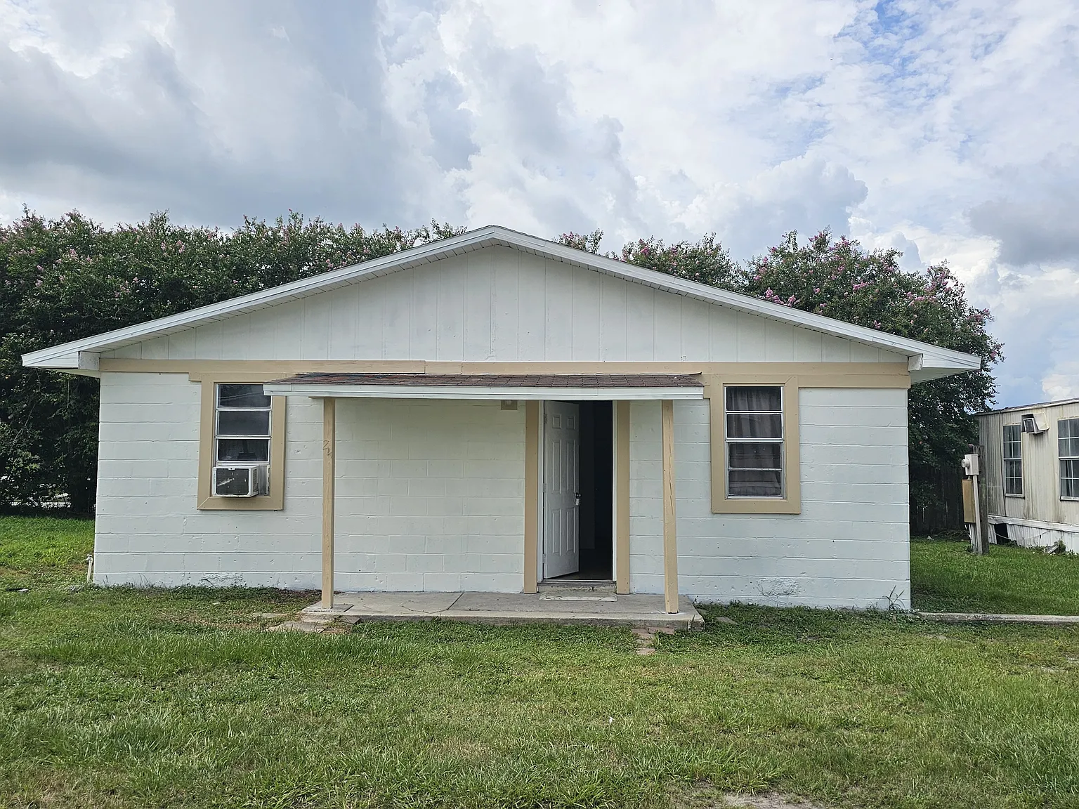 2 bed, $1,100 — Photo 3