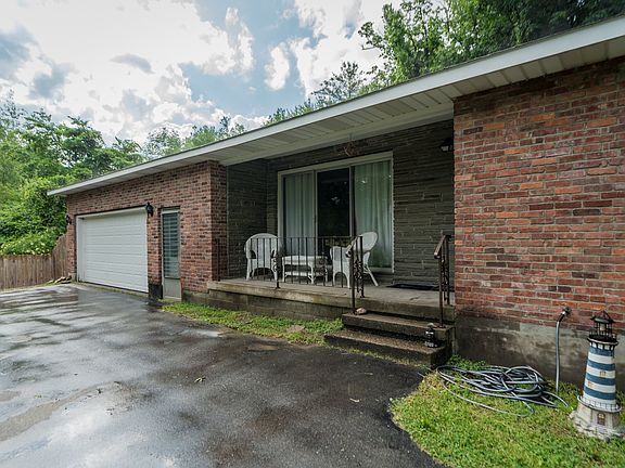 3rd image of 1299 Peaceable St