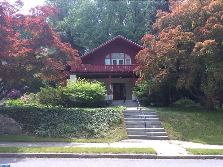2048 Fairview Ave photo 1