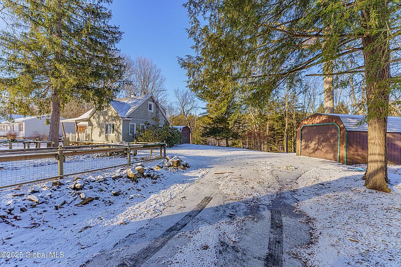 4th image of 15 East Side Drive