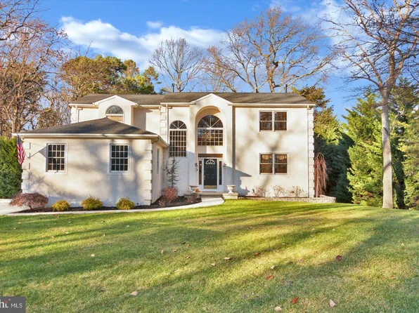 8 Lakeside Dr, Voorhees, NJ 08043