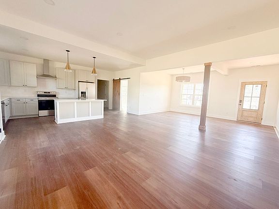 4th image of 513 Cottage Way