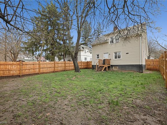 5th image of 318 Pioneer St